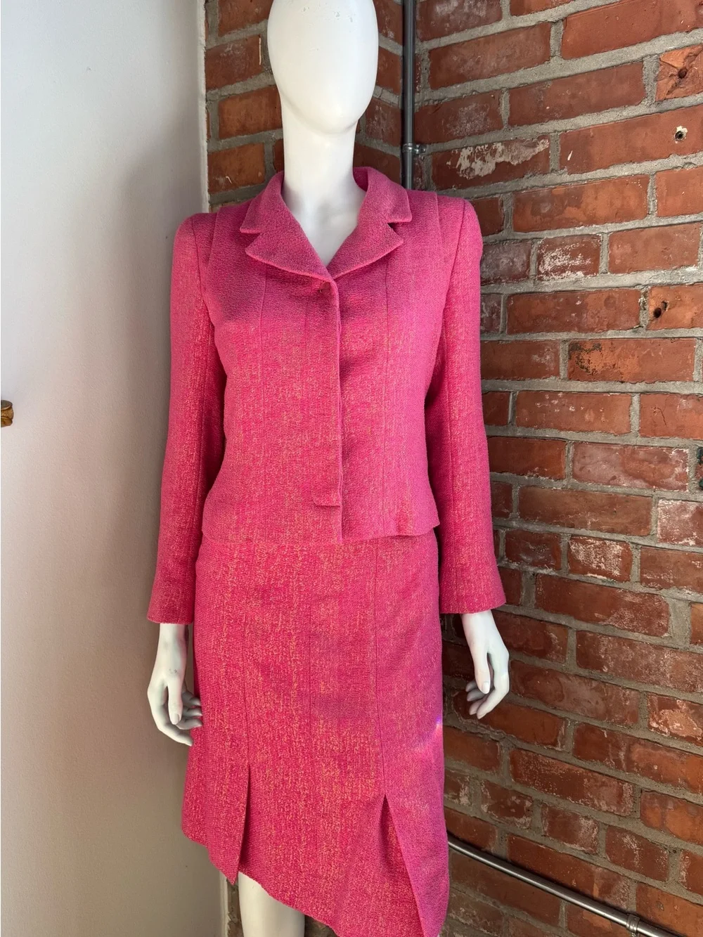 Vintage Chanel Fuchsia & Gold Metallic Skirt Suit | 2001 Cruise Collection